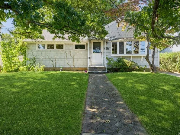 1644 Meadowbrook Road, Merrick, NY 11566