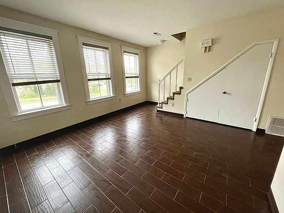 4th image of 609 Bellevue St #B