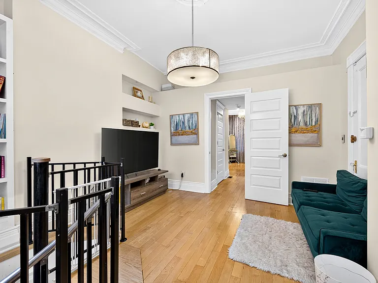 13 Bentley Ave #2 — Photo 17