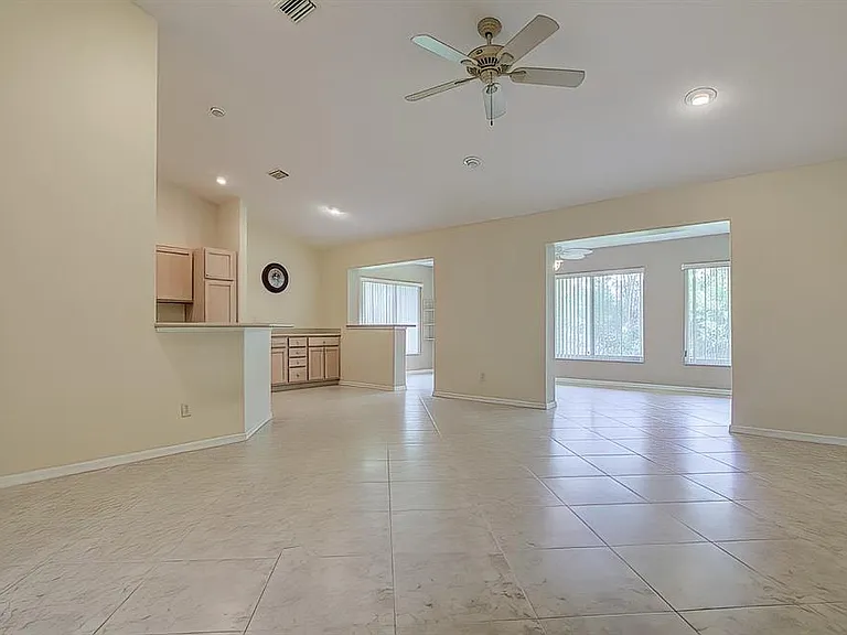 12 Anton Ct — Photo 2