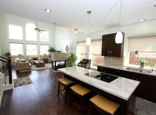 11 Parkway Pl, Jersey Village, TX 77040