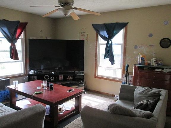 2nd image of 917 10th Ave