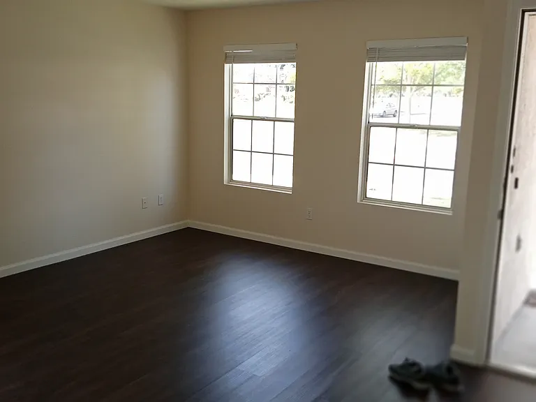 1225 Dolores Ln — Photo 5