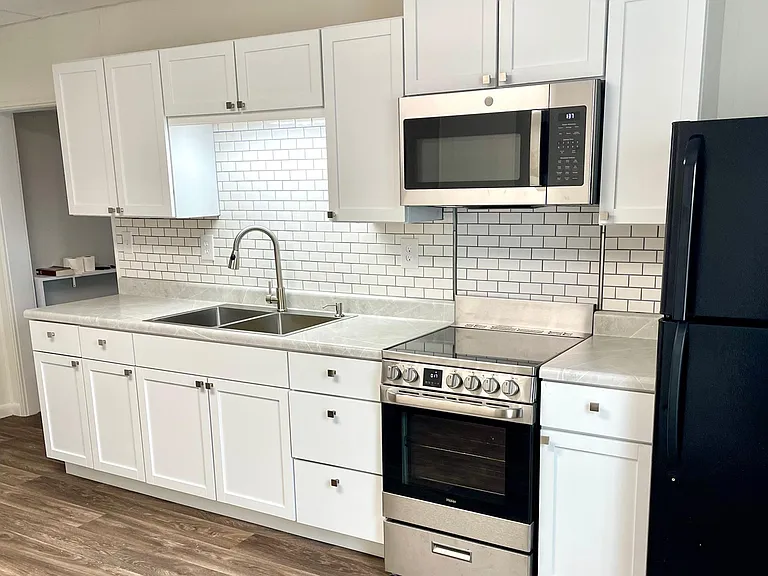 114 E Somers St #1/2 — Photo 7