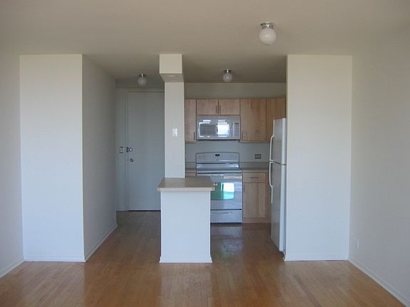 3rd image of 1660 N La Salle St #1603