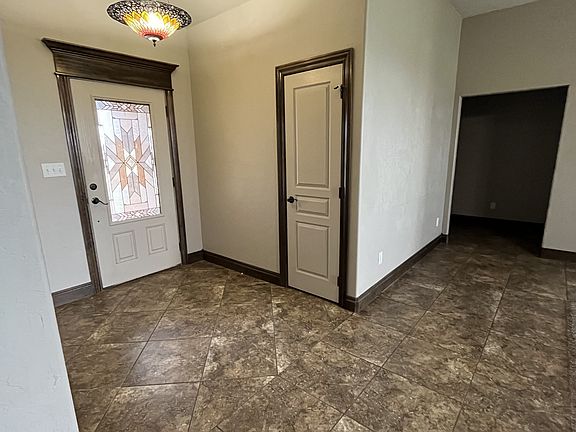4th image of 48 NE Creekside Dr