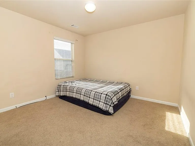 2084 Sawgrass Dr — Photo 15
