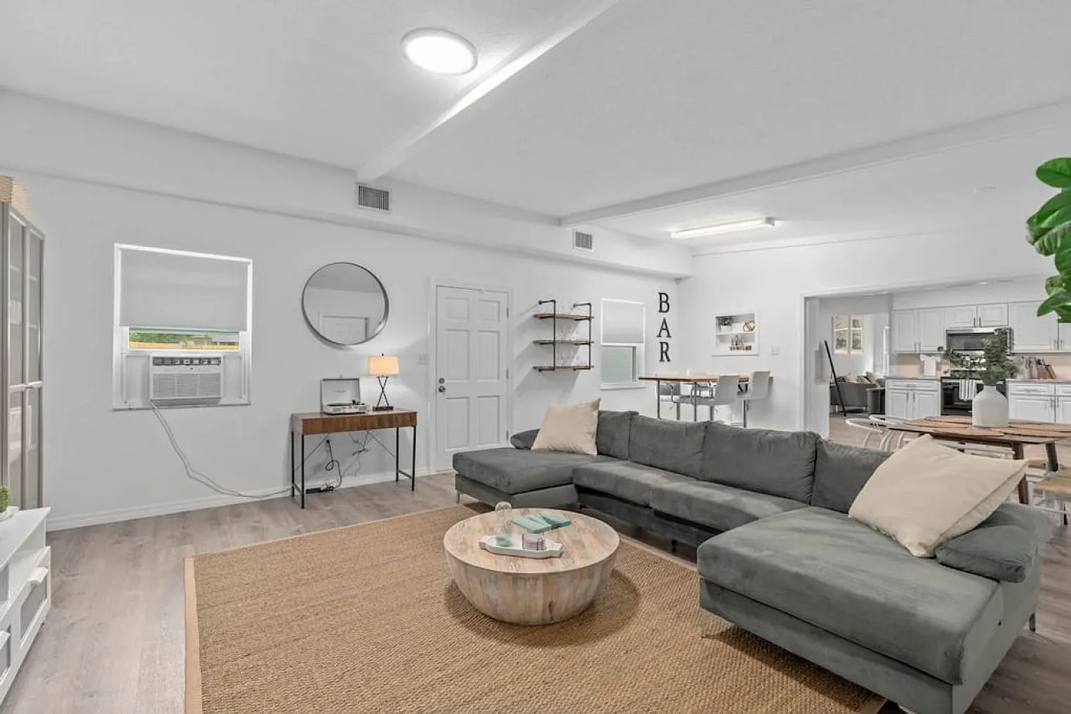 3 bed, 1.0 bath, 19676 sqft, $3,825 — Photo 1