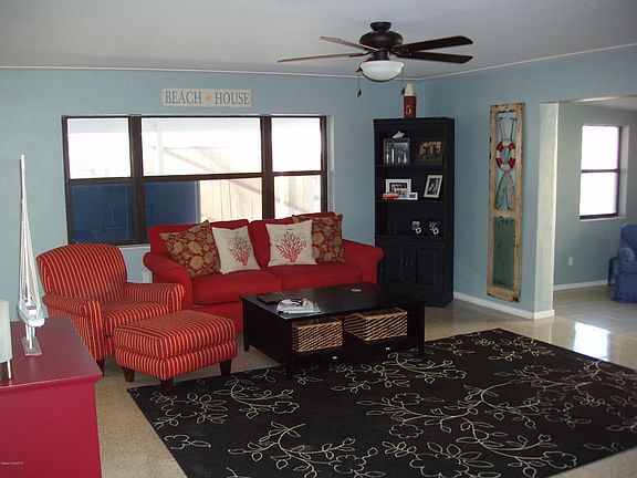 Family Room lots of Light