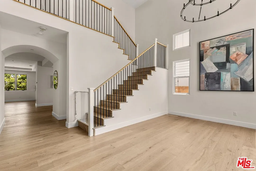 5 bed, 5.0 bath, 3446 sqft, $14,000 — Photo 3