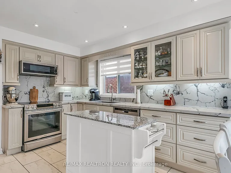 89 Beaconsfield Ave — Photo 16
