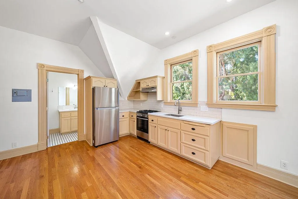 Studio, 375 sqft, $2,200 — Photo 4