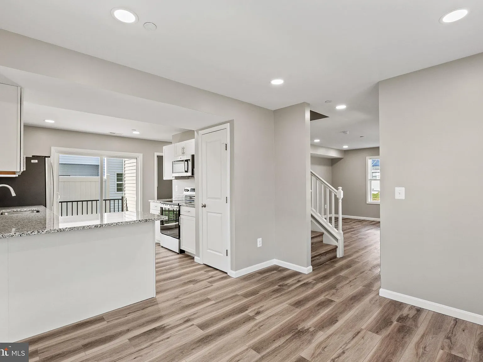 2 bed, 1.5 bath, 1024 sqft, $2,500 — Photo 3