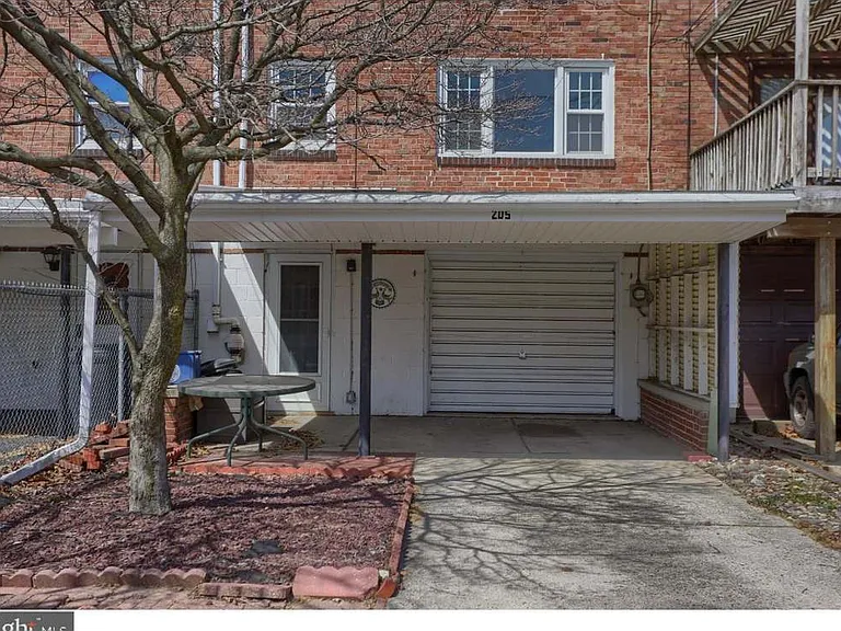 205 Sycamore Rd — Photo 22