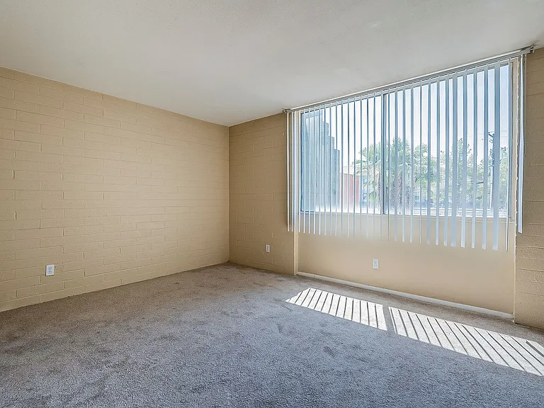 2 bedroom 1.5 bathroom in the heart of Phoenix — Photo 24