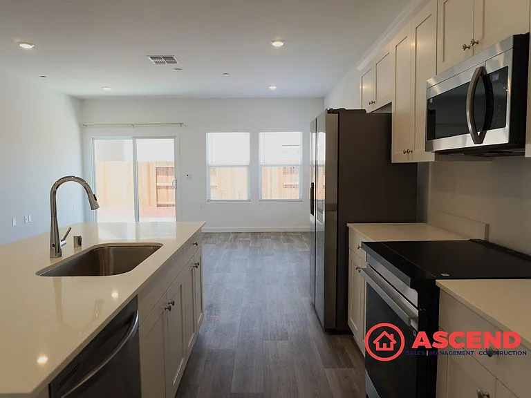 8206 Wandesford Dr — Photo 3