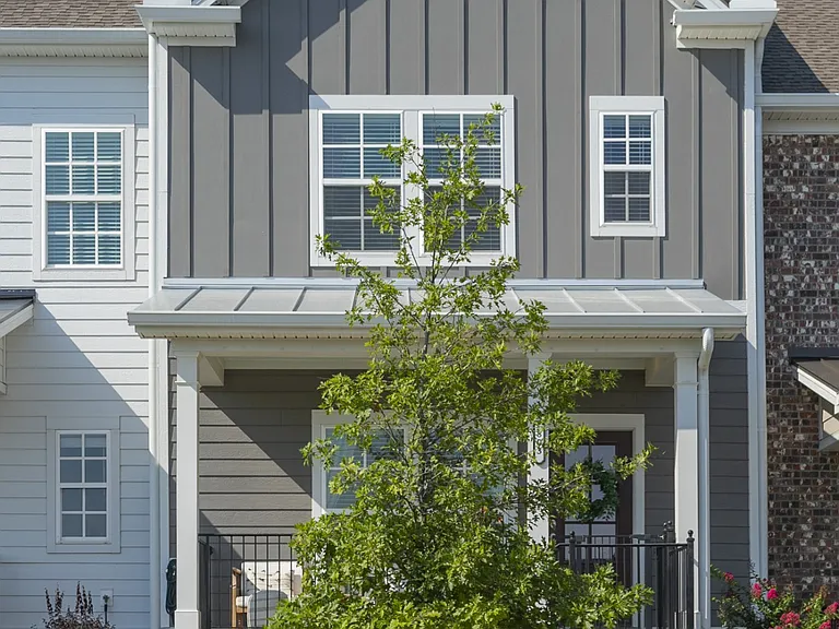 803 Goswell Dr — Photo 1