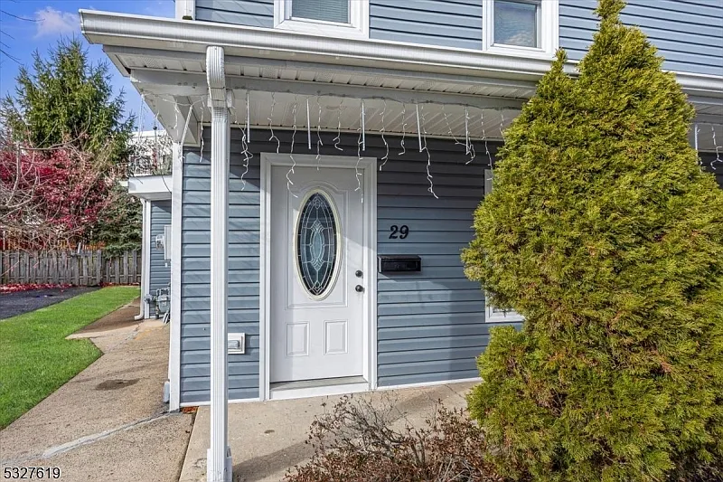 2 bed, 1.0 bath, $2,650 — Photo 3