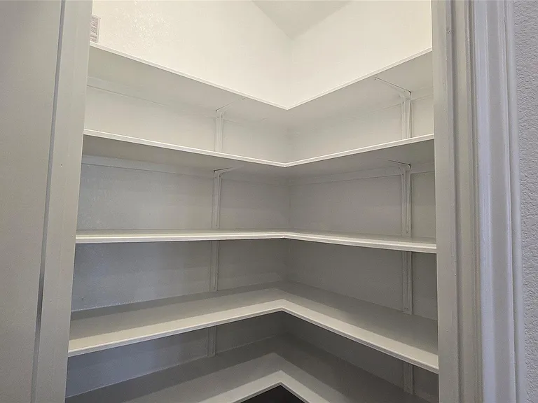 122 Holmby Dr — Photo 14
