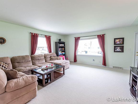 4th image of 4216 Ambrose Ave NE