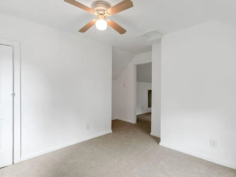 1800 Poyntz Ave — Photo 36