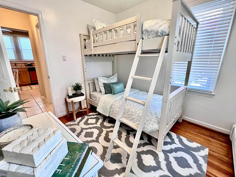 7407 Ventnor Ave — Photo 24