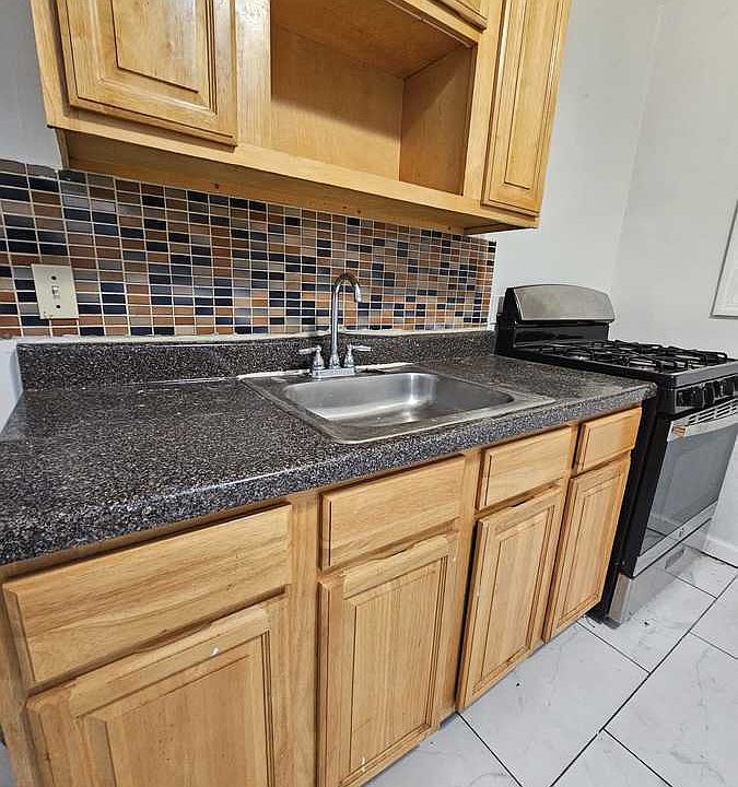 1st image of 21 Mount Carmel Pl