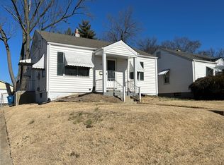 8657 Moran Pl, Saint Louis, MO 63114