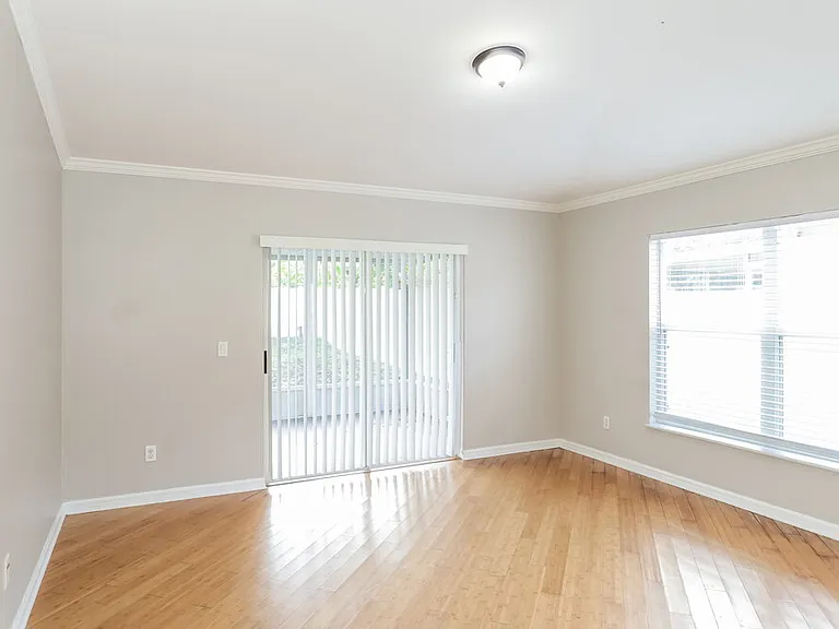 25213 Hyde Park Blvd — Photo 5