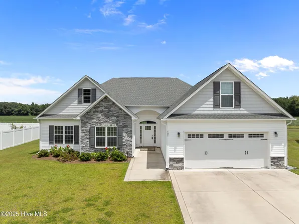 505 Flip Flop Lane, Grimesland, NC 27837