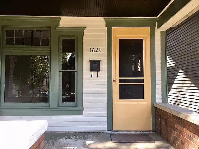 1624 Pleasant St — Photo 2