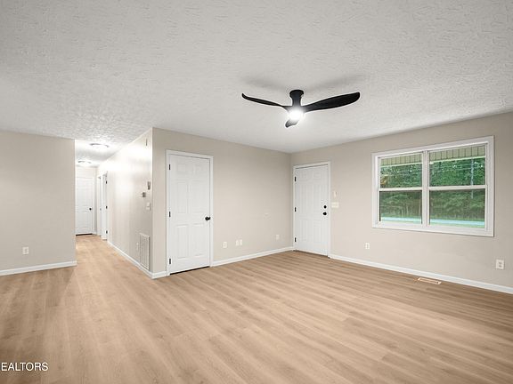 2nd image of 5212 Cheyenne Dr