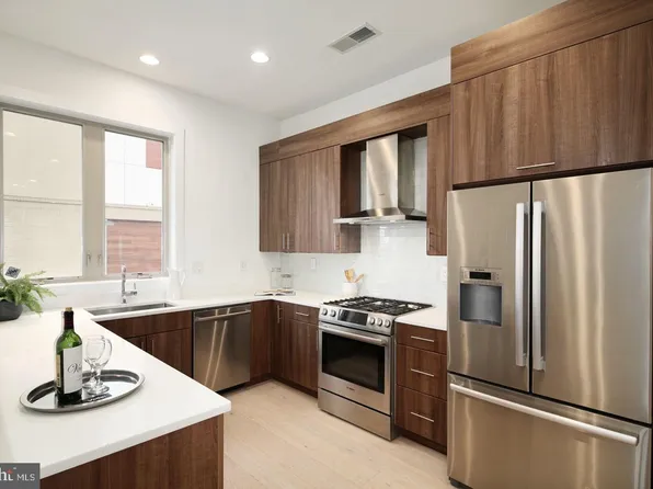 740 S Columbus Blvd Unit 9, Philadelphia, PA 19147