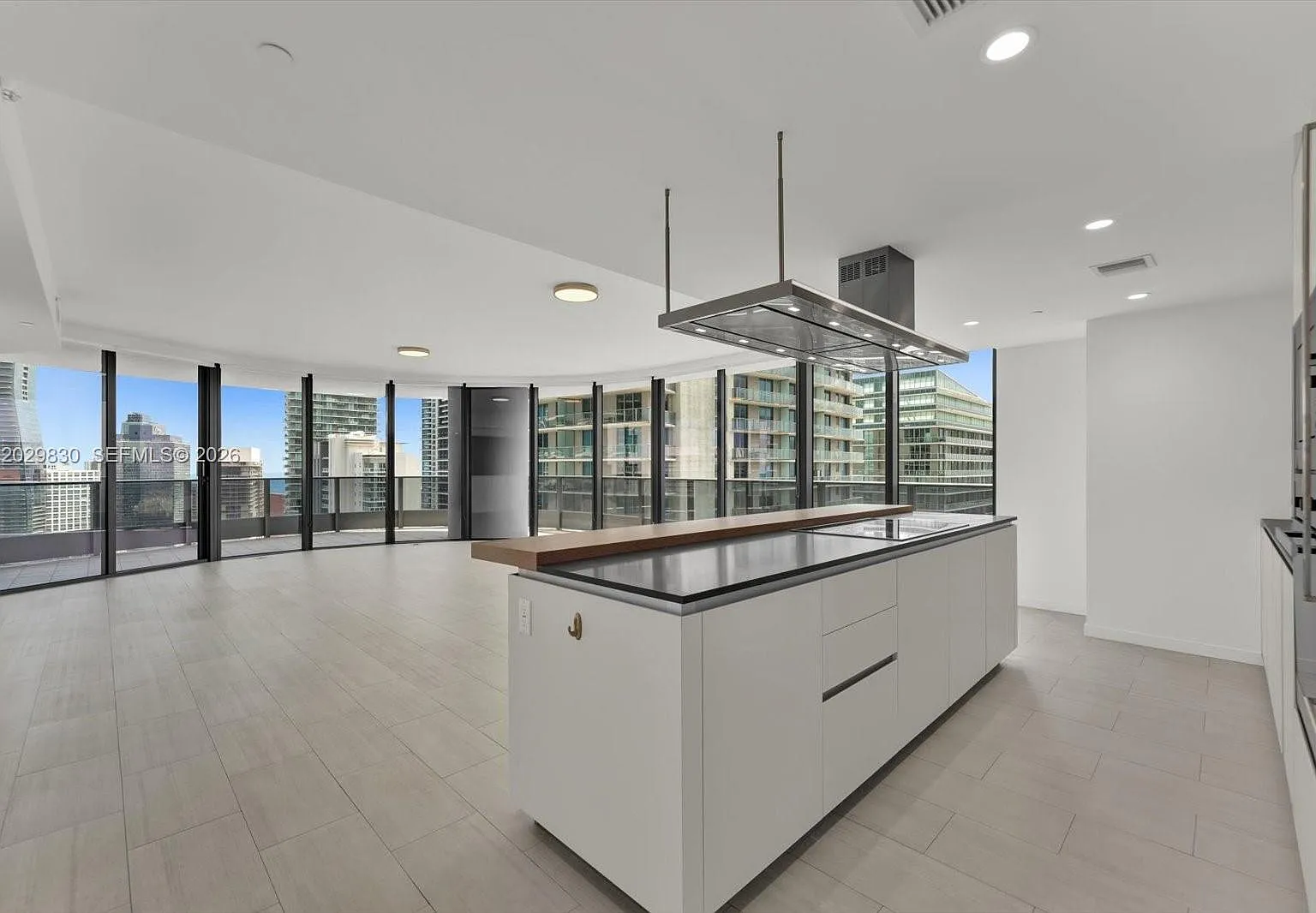 Brickell Flatiron Condo — Photo 4