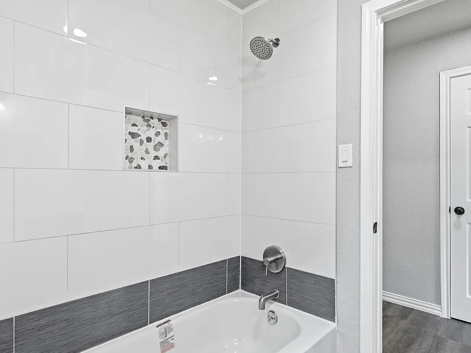 2 bed, 925 sqft, $1,870 — Photo 3