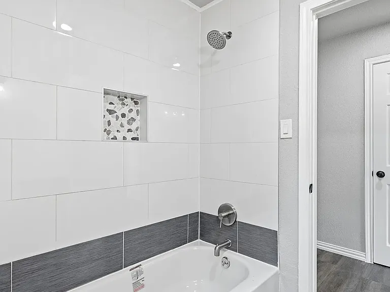 214 Evans Ct — Photo 3