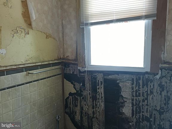 4th image of 1932 Walbrook Ave