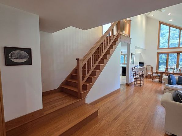 62 Ayer Rd, Saint George, VT 05495