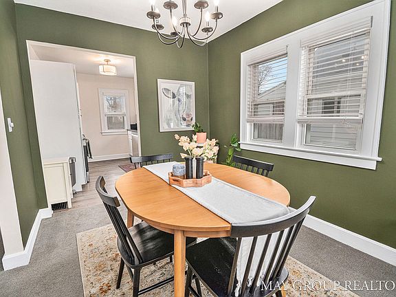 5th image of 2045 Oakwood Ave NE