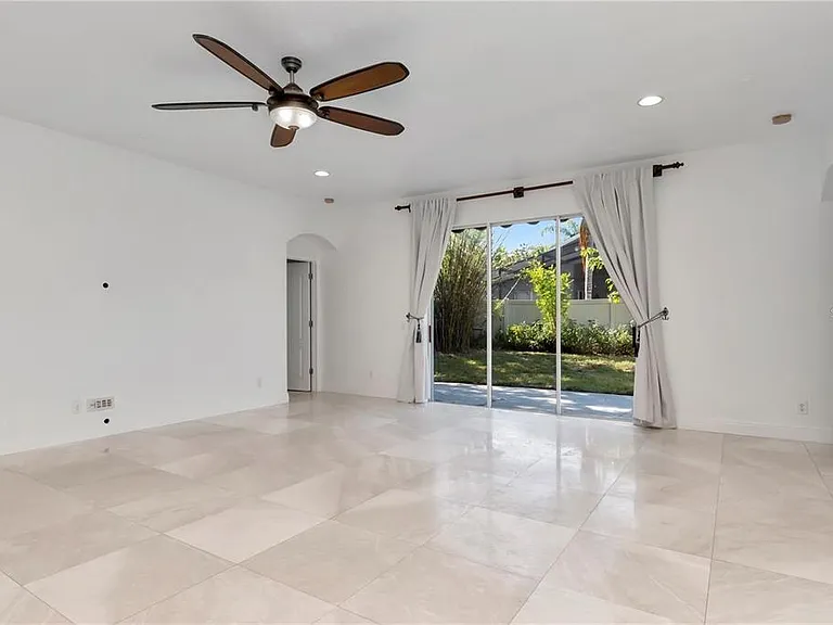 29822 Boyette Oaks Pl — Photo 7