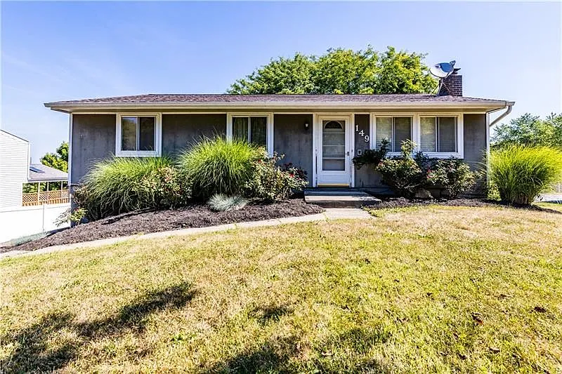 149 Willow Dr photo 1