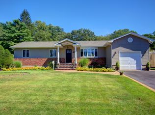 14 Denise Dr, North Babylon, NY