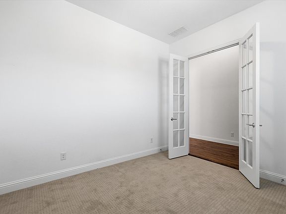 5th image of 2425 Hunters Blvd