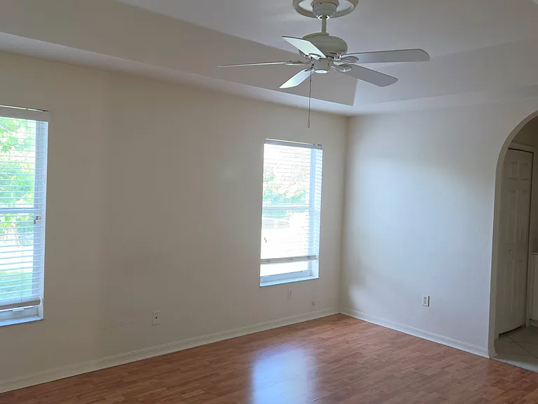 1816 SW 38th Ter — Photo 10