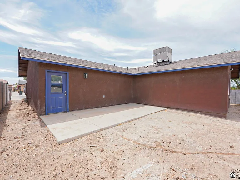604 E Yucca St — Photo 9