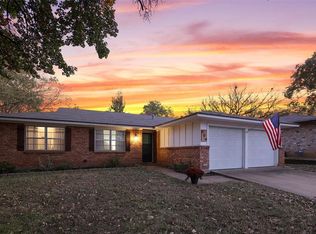 609 Oak Dr, Hurst, TX 76053