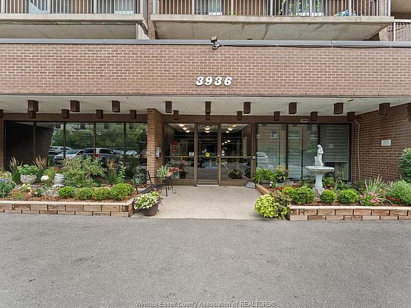 2nd image of 3936 Wyandotte St E #405
