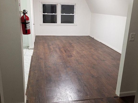 2nd image of 51 Lincoln Pl APT 1