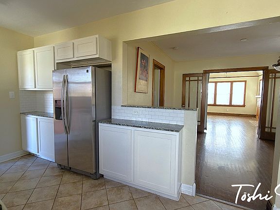3rd image of 821 NE 24th St
