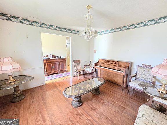 5th image of 375 Arch St